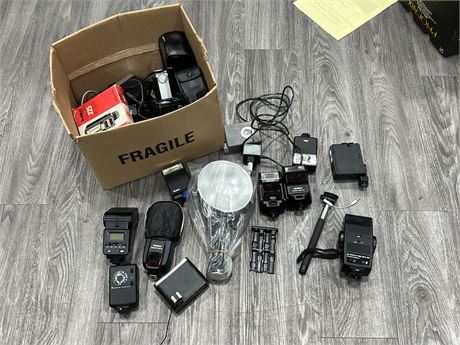 LOT OF CAMERA FLASHES