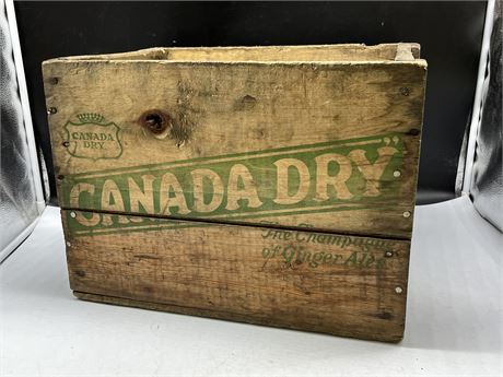VINTAGE CANADA DRY WOODEN BOTTLE CRATE
