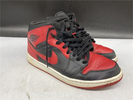 SIZE 10 JORDAN 1 MIDS BLACK AND RED