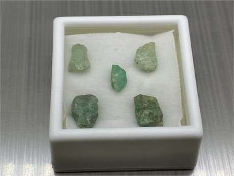 GENUINE COLOMBIAN EMERALD CRYSTAL SPECIMENS - 7.6CT