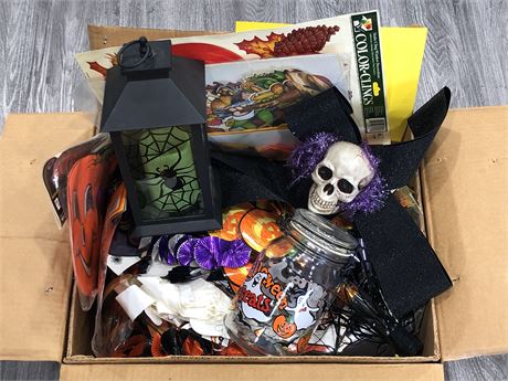 ASSORTED HALLOWEEN ITEMS AND DECOR