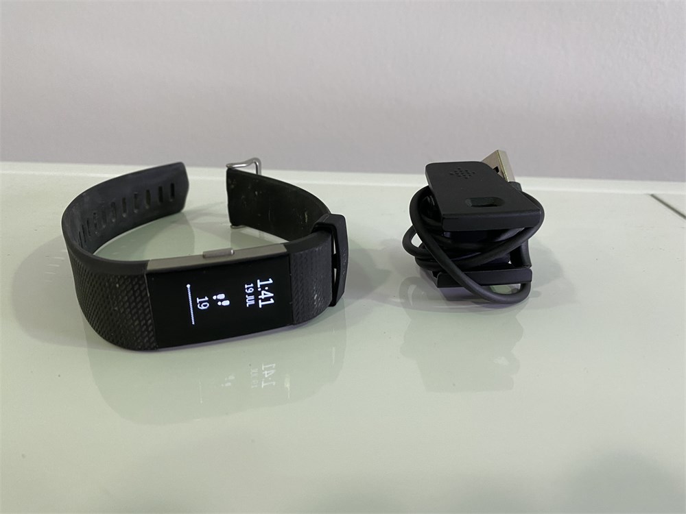 Urban Auctions - FITBIT & CHARGER (Working)