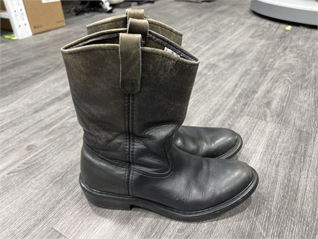 RED WING BOOTS - SIZE 9.5