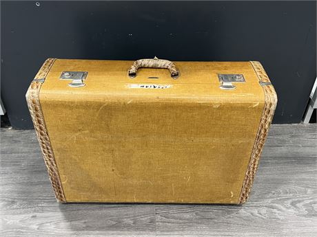 VINTAGE TAN SUITCASE - BY CARSON QUALITY LUGGAGE - 24”x17”x8”