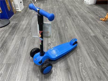 NEW BELEEV CHILDRENS SCOOTER