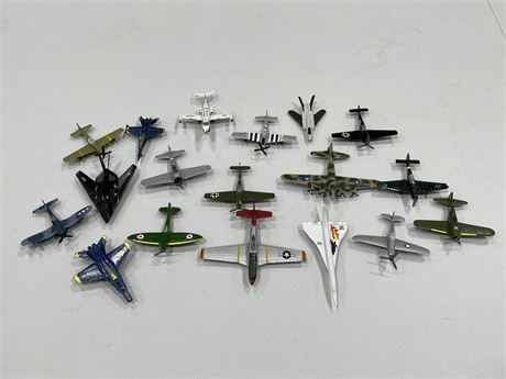 18 COLLECTABLE MODEL PLANES/JETS (MAJORITY DIECAST)