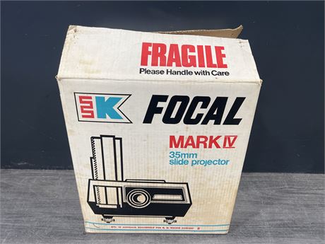 VINTAGE K FOCAL MARK IV 33MM SLIDER PROJECTOR IN BOX