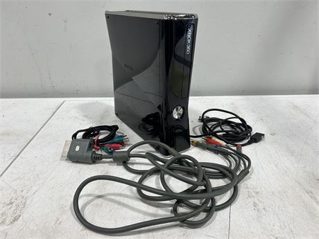 XBOX 360 W/CABLES