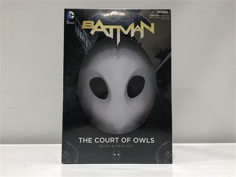 BATMAN THE COURT OF OWLS BOOK AND MASK SET