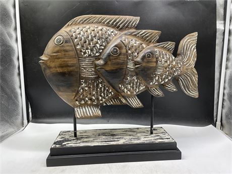 LARGE WOOD CARVED 3 FISH CENTREPIECE (20”x17”)