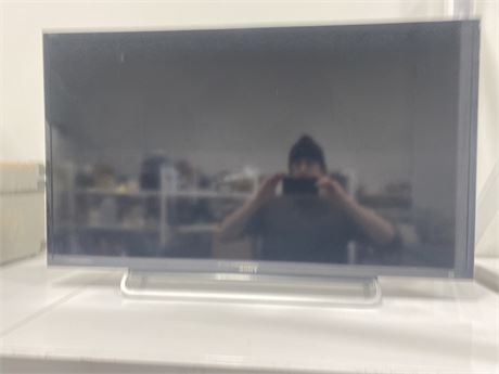 40” SONY TV (Working, no cords/remote)