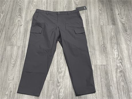 (NEW) LULULEMON UTILITARIAN CARGO PANT SIZE 40 WITH TAGS