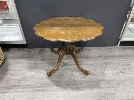 VINTAGE SIDE TABLE 25”x21”x18”