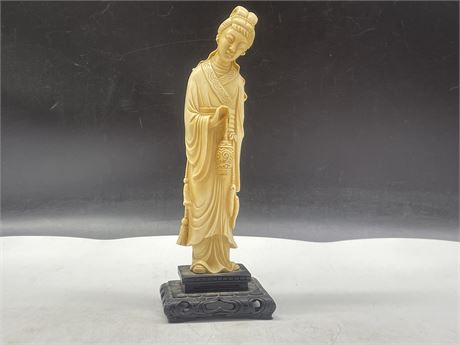 VINTAGE CHINESE STATUE ON STAND (10”)