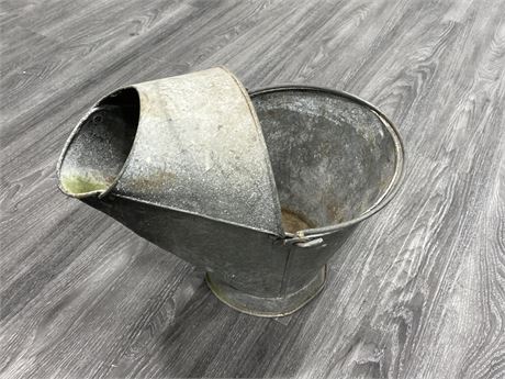 VINTAGE LARGE MOUTHED BUCKET