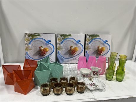COLLECTABLE LOT INCLUDING VINTAGE GLASSWARE