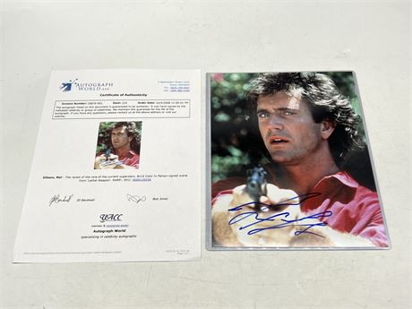 MEL GIBSON SIGNED LETHAL WEAPON 8”x10” PHOTO W/ COA