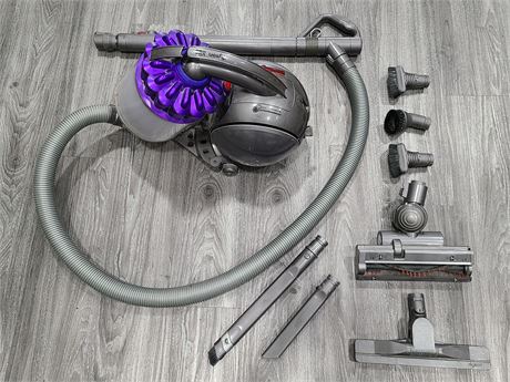 DYSON DC37 BALL VACCUUM WITH ATTACHMENTS