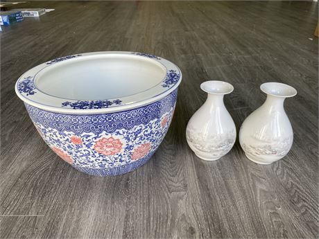 CHINESE PLANTER / 2 VASES (SPECS IN PHOTOS)