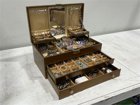 JEWELRY BOX FULL OF CONTENTS