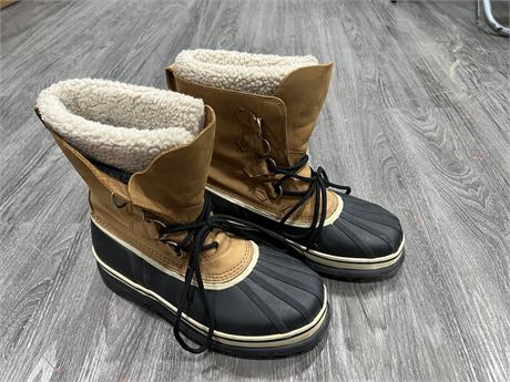 LIKE NEW WIND RIVER SIZE 10 MENS BOOTS