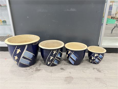 LOT OF 4 OUTDOOR POTTERY PLANTERS - ALL MATCHING NO DAMAGE - LARGEST IS 14” DIAM