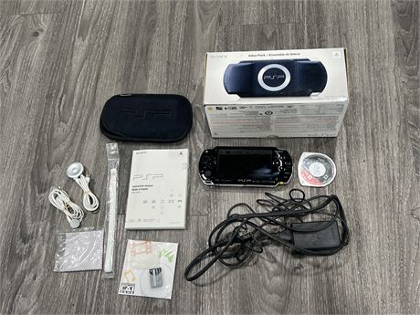 LIKE NEW PSP CONSOLE W/ GAME, OG BOX & ACCESSORIES