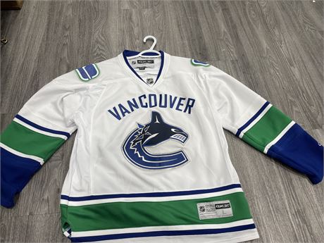 REEBOK OFFICIAL LICENSED VANCOUVER CANUCKS JERSEY SIZE L