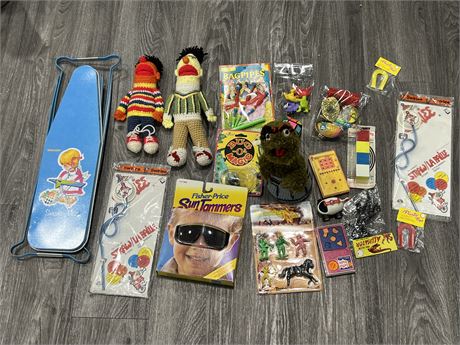 LOT OF VINTAGE 1970-80s TOYS