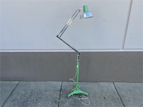 VINTAGE ROLLING ADJUSTABLE LAMP - 67” AT TALLEST