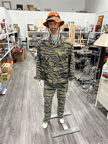 LIFE SIZED MANNEQUIN W/REPRODUCTION US ARMY UNIFORM (6ft tall)