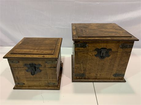 WOODEN BOXES WITH LOCK RINGS SET OF 2