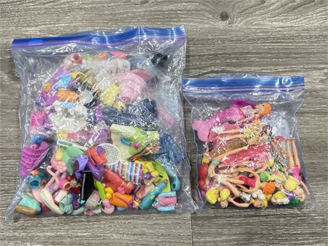 2 BAGS OF POLLY POCKET DOLLS & ACCESSORIES