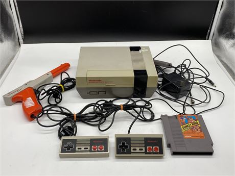 NES COMPLETE W/2 CONTROLLERS & DONKEY KONG CLASSICS