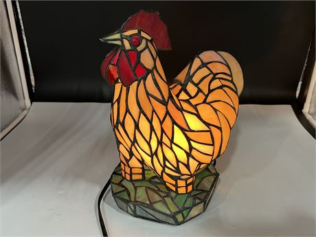 STAINED GLASS ROOSTER LAMP - WORKS (13” tall)