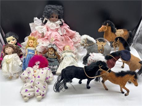 ASSORTED PORCELAIN DOLL AND HORSE FIGURE LOT