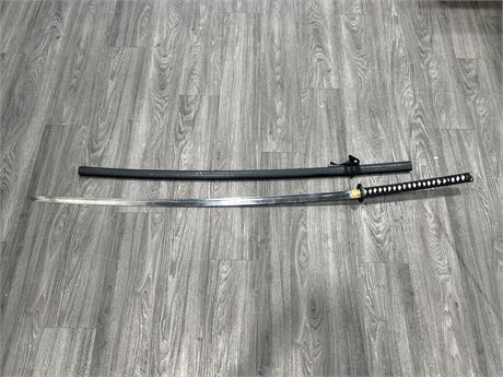 EXTREMELY LARGE SAMURAI SWORD W/ SHEATH - BLADE IS 4FT LONG