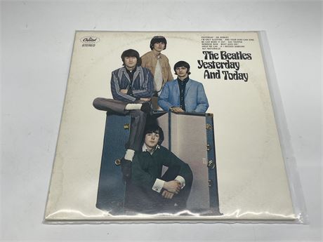 THE BEATLES - YESTERDAY AND TODAY - NEAR MINT (NM)