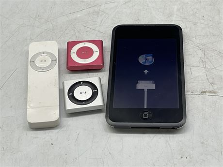 LOT OF 4 IPODS