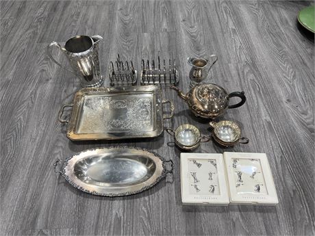 VINTAGE PLATED SILVERWARE & 2 SETS OF CHESS WINE CHARMS