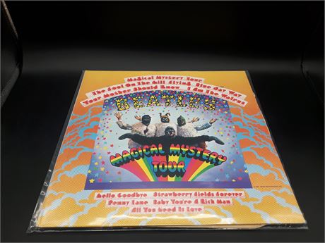 THE BEATLES (SMAL 2835) VERY GOOD CONDITION - SLIGHTLY SCRATCHED