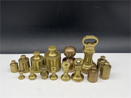 LOT OF VINTAGE BELL WEIGHTS / WEIGHTS - WEIGHTS RANGE FROM .5 LBS - 1 KILO