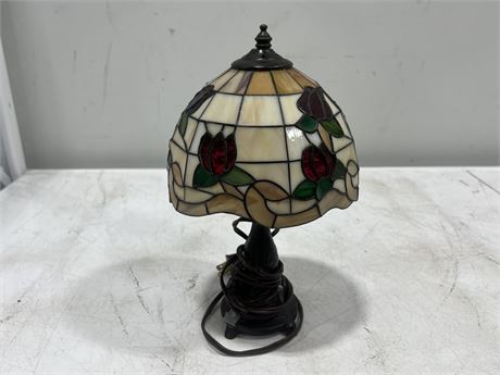 VINTAGE STAINED GLASS TABLE LAMP - WORKS (12”)