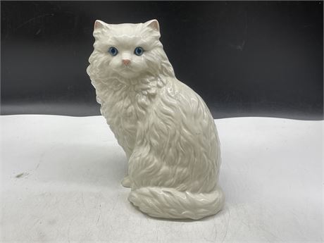 MADE IN BRITAIN JUST CATS AND CO STATUE (10.25” TALL)