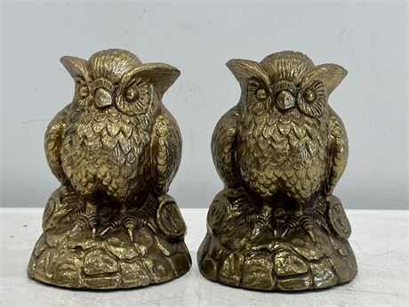 PAIR OF MCM BRASS OWL BOOKENDS (5”X7”)