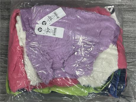 10 PIECES OF KIDS CLOTHING SIZE L