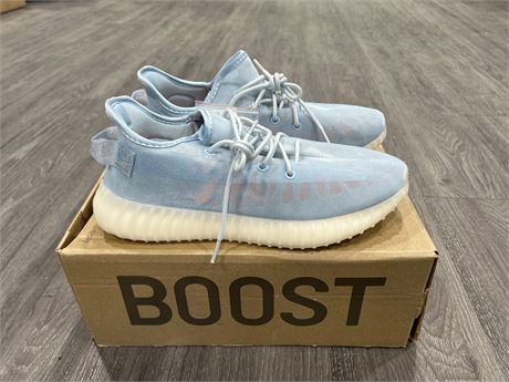 NEW YEEZY BOOSTS SHOES - SIZE 11 (UNAUTHENTIC)
