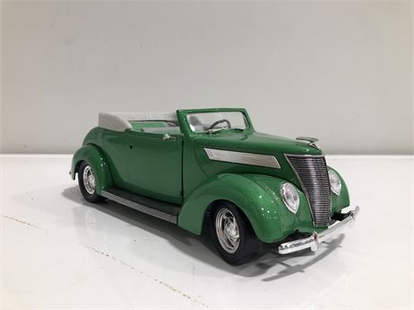 DIE CAST 1937 FORD CONVERTIBLE 1/18 SCALE