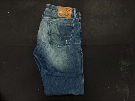 GUESS LINCOLN SLIM STRAIGHT JEANS (32X32)