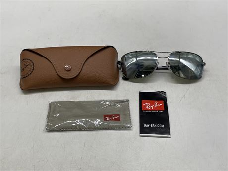 RAY-BAN SUNGLASSES IN CASE
